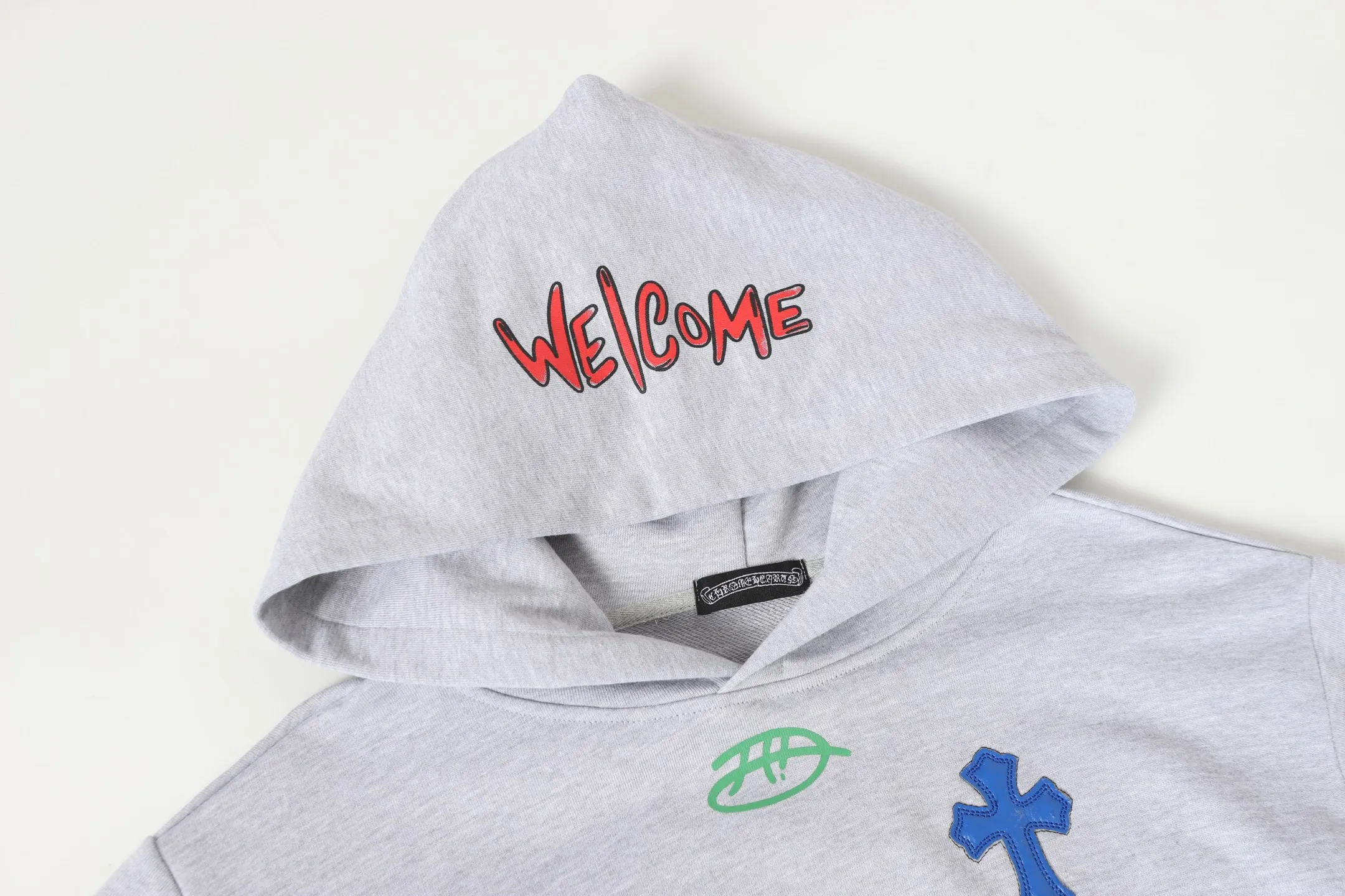P280 #L3107 cross-border model. Those who pursue quality should not place an order. -Chrome Hearts/Chrome Hearts graffiti spoof printed leather cross✝️Hooded sweatshirt - High weight, high density and high quality. The wool is soft, delicate and skin-friendly. It feels soft and silky. It has excellent warmth and skin-friendly properties. XL